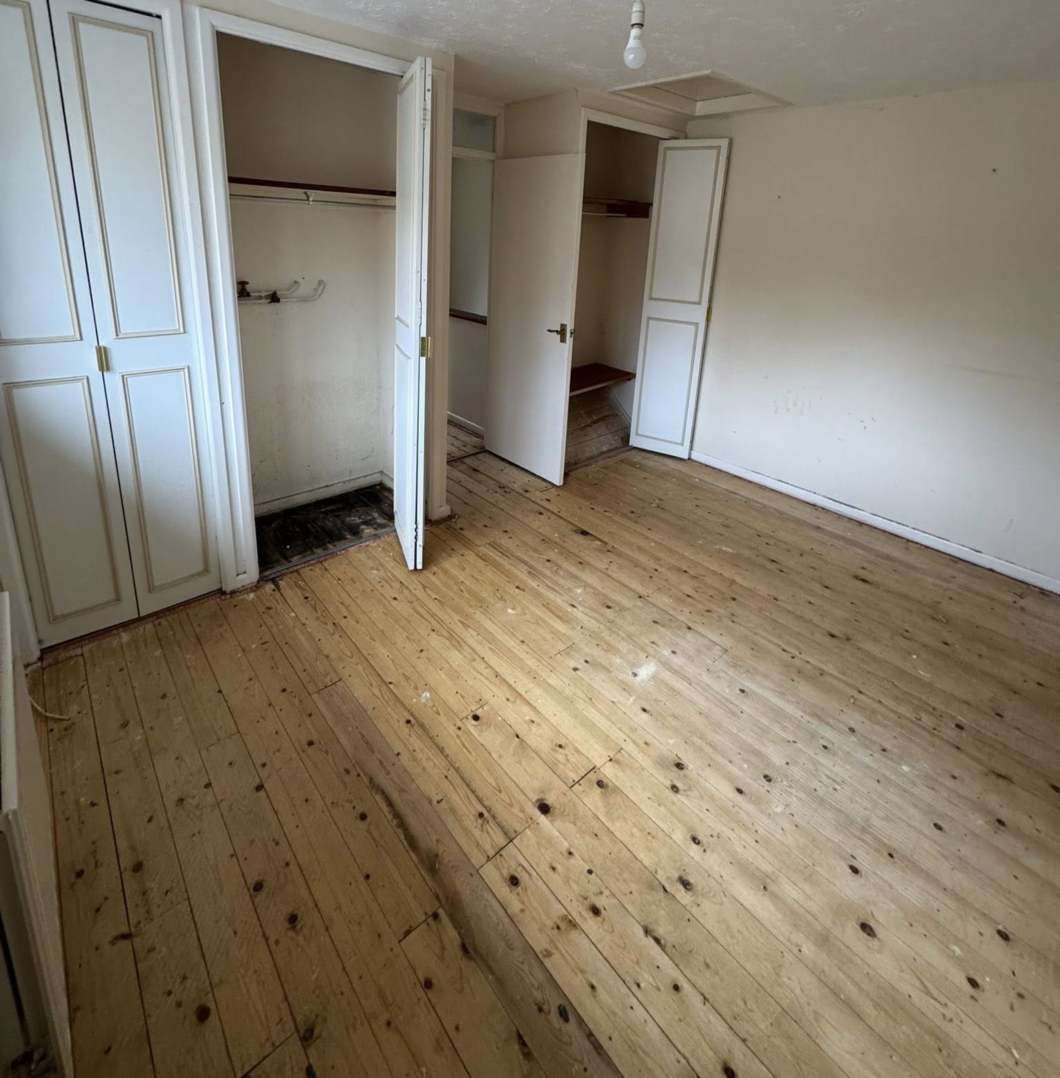 Spacious master bedroom in Woodcote after a complete end-of-tenancy clearance