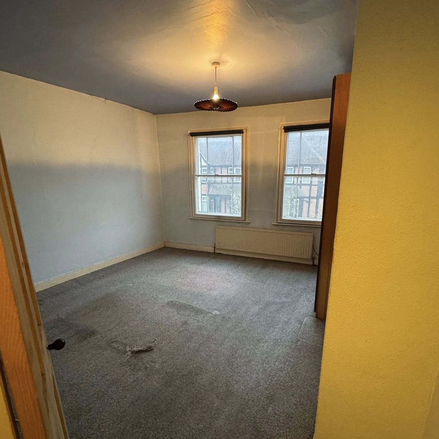 A clean livingroom in RG1 after we cleared it out.